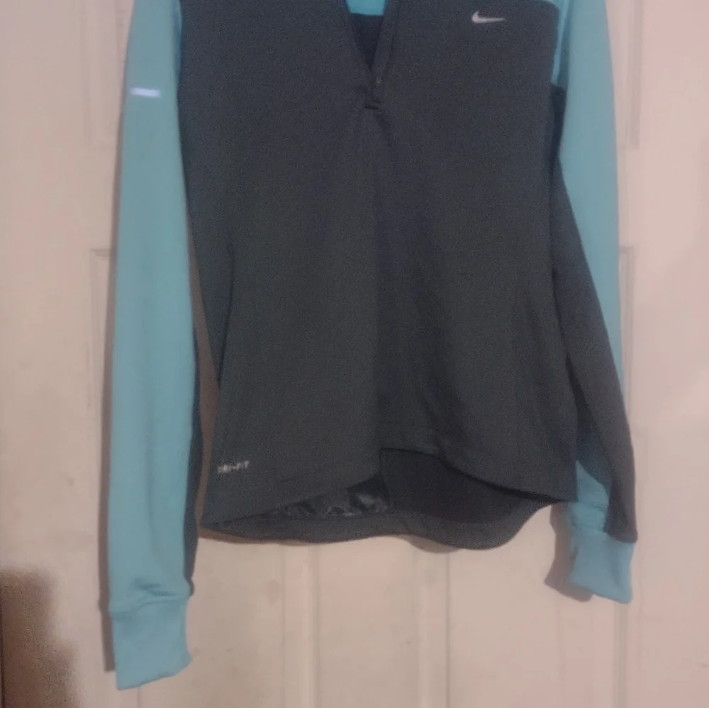 Woman's Nike Running Dri-Fit‎ thermal half zip hoodie size Medium - Picture 2 of 13
